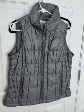 Women’s Quilted Puffer Vest - Silver